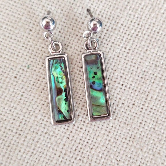 Delicate abalone and silver earrings - Picture 5 of 6